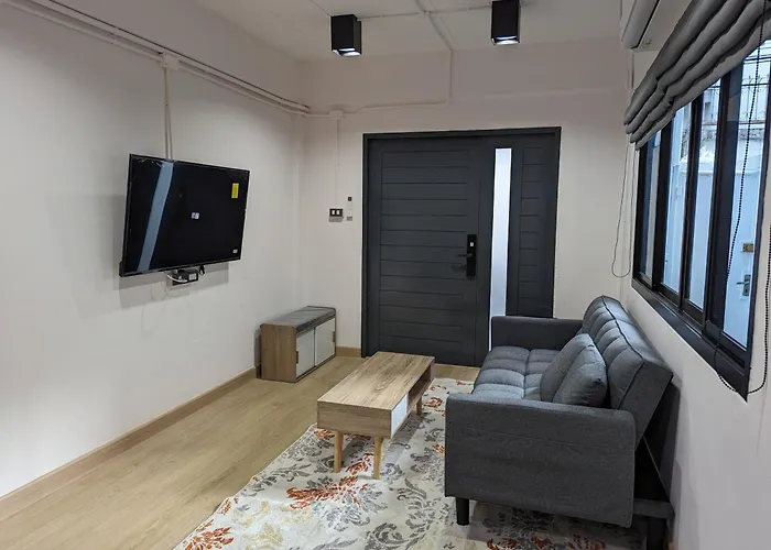 Vakantiehuis Cloud9 Hometel - Entire House 3br 170m To Bts Private Quiet & Comfy
