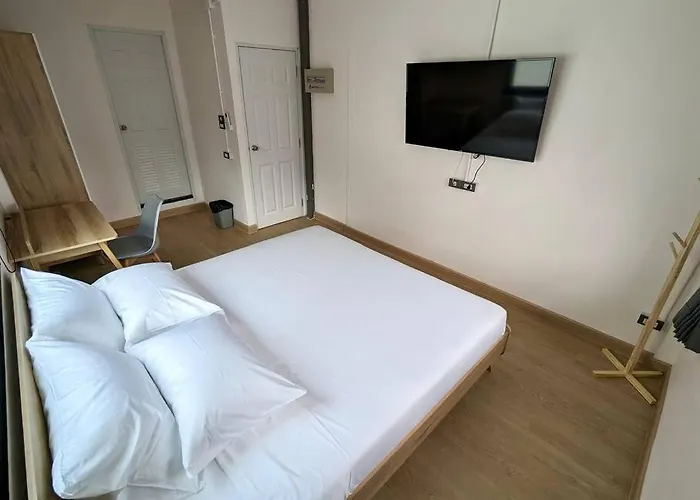 Cloud9 Hometel - Entire House 3br 170m To Bts Private Quiet & Comfy Vakantiehuis Bangkok
