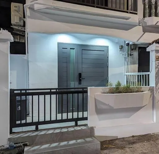 Cloud9 Hometel - Entire House 3br 170m To Bts Private Quiet & Comfy Bangkok