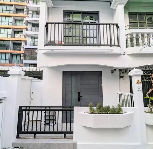 Cloud9 Hometel - Entire House 3br 170m To Bts Private Quiet & Comfy *