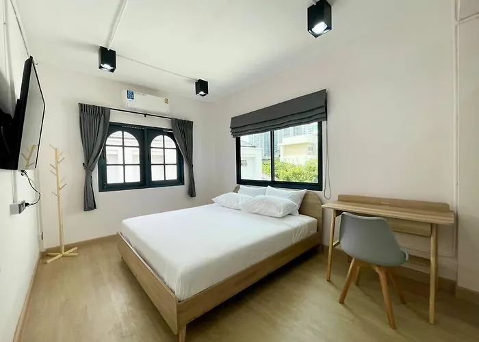 Cloud9 Hometel - Entire House 3br 170m To Bts Private Quiet & Comfy Bangkok