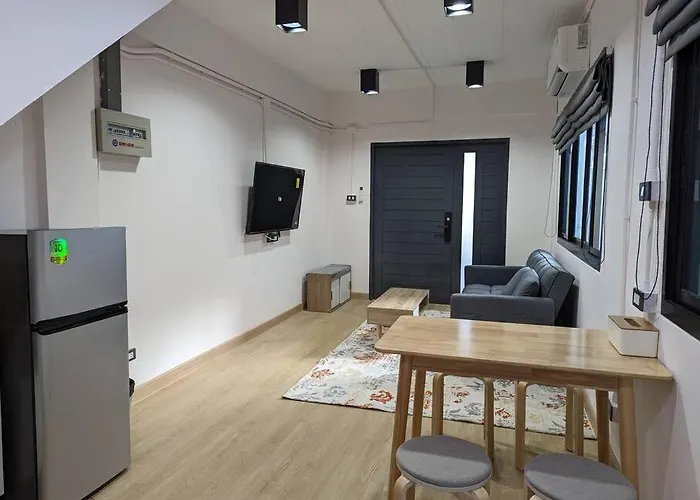 Vakantiehuis Cloud9 Hometel - Entire House 3br 170m To Bts Private Quiet & Comfy